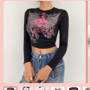 Women’s short tight bottom t shirt